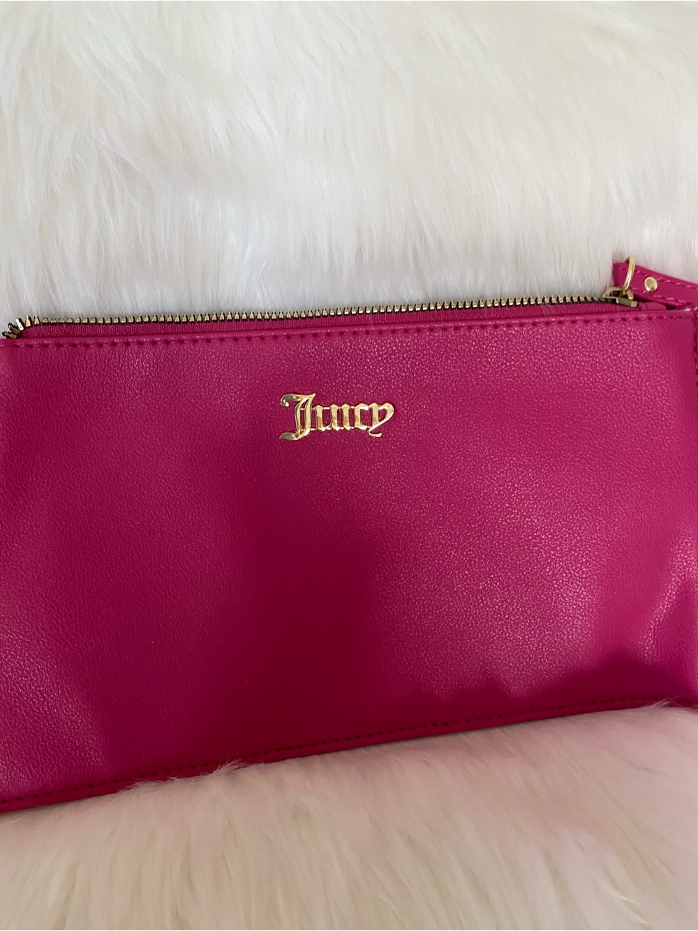 NWOT Juicy Couture Fuchsia Zip Wristlet with Gold Logo
